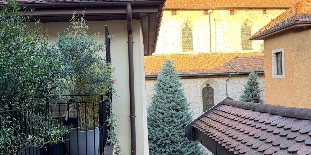 annecy-rooftops-view-1200x600
