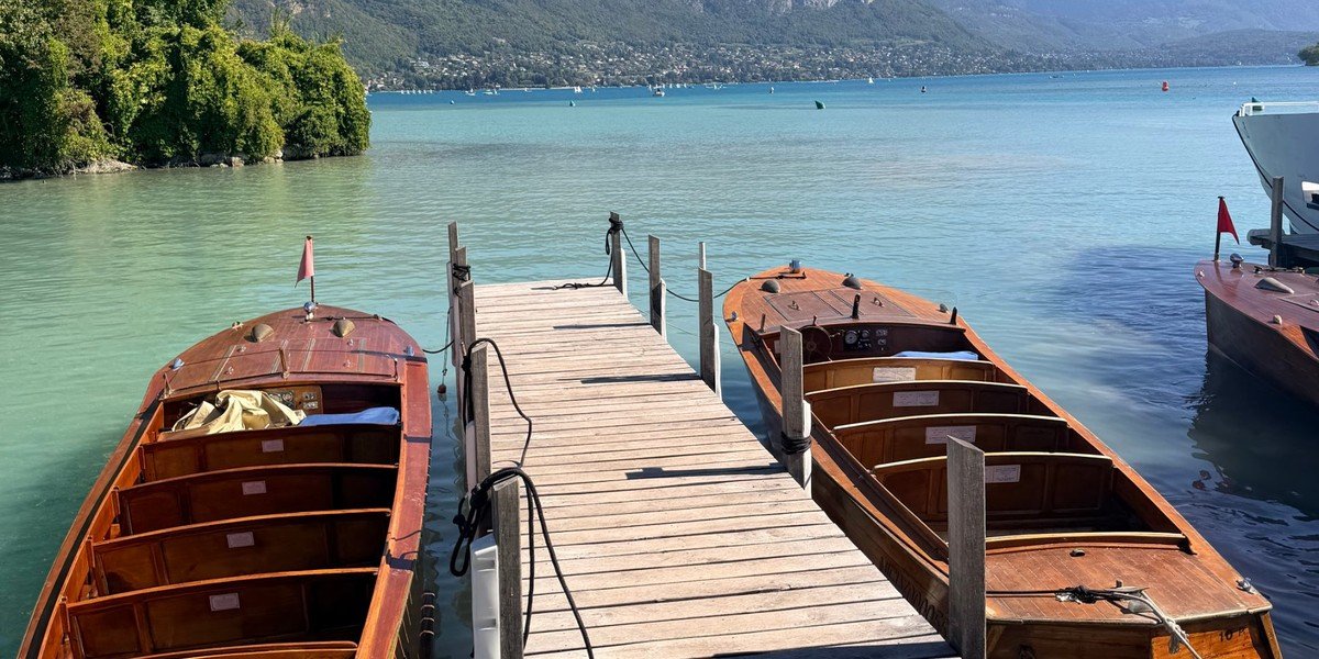 annecy-wooden-boats-dock-1200x600