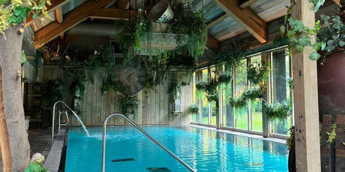 elms-greenhouse-spa-pool-3-1200x600