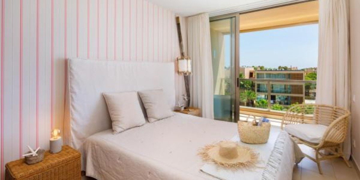 europe-apartment-bedroom-balcony-1200x600