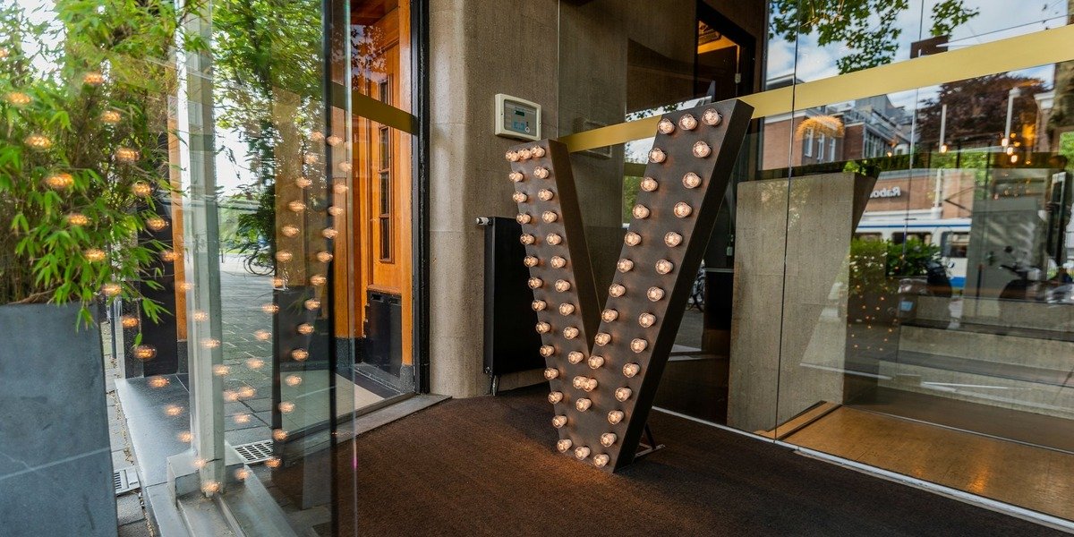 europe-city-hotel-entrance-sign-1200x600