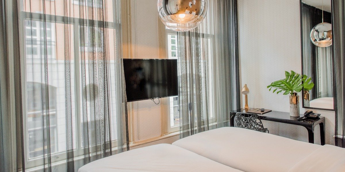 europe-city-hotel-twin-room-1200x600