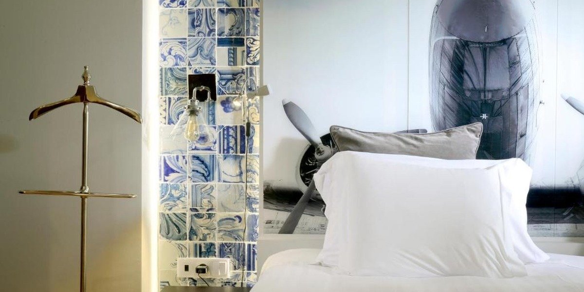 europe-hotel-room-propeller-art-1200x600